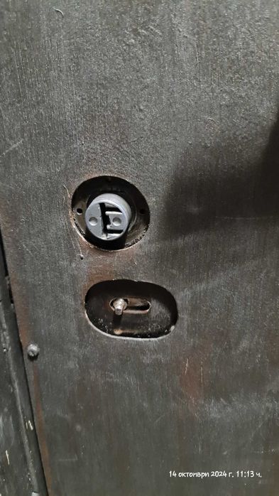 Метална входна врата с каса