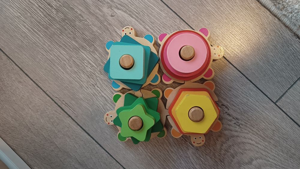 Бебешки образователни играчки, пъзели.