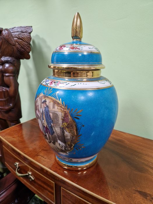 Уникална антикварна белгийска порцеланова купа H. Bequet