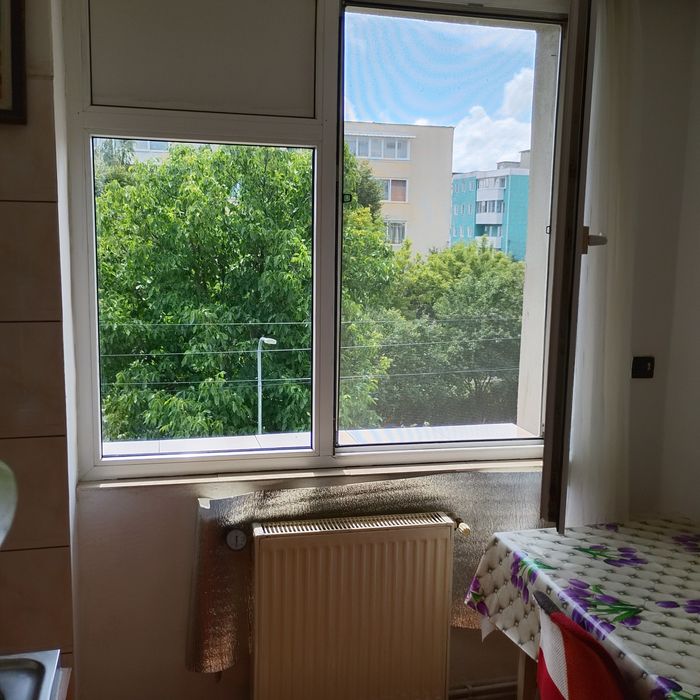 Apartament de închiriat .