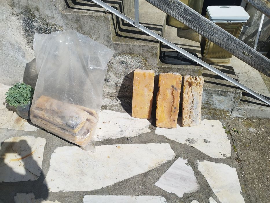 Продавам пчелен восък 250 кг / prodavam pchelen vosak 250 kg
