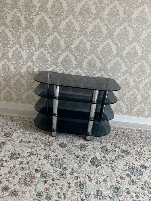 Стеклянная тумба под ТВ