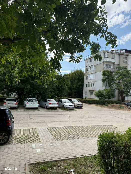 3 camere decomandate, 2 balcoane, parter, zona MALL