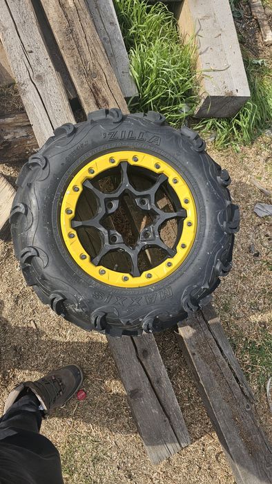 Vând jante originale Atv Can-Am outlander beadlock +cauciuri