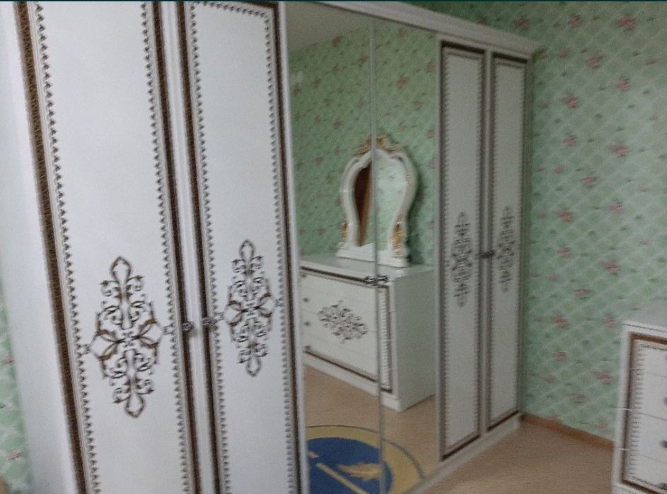 Спальный гарнитур