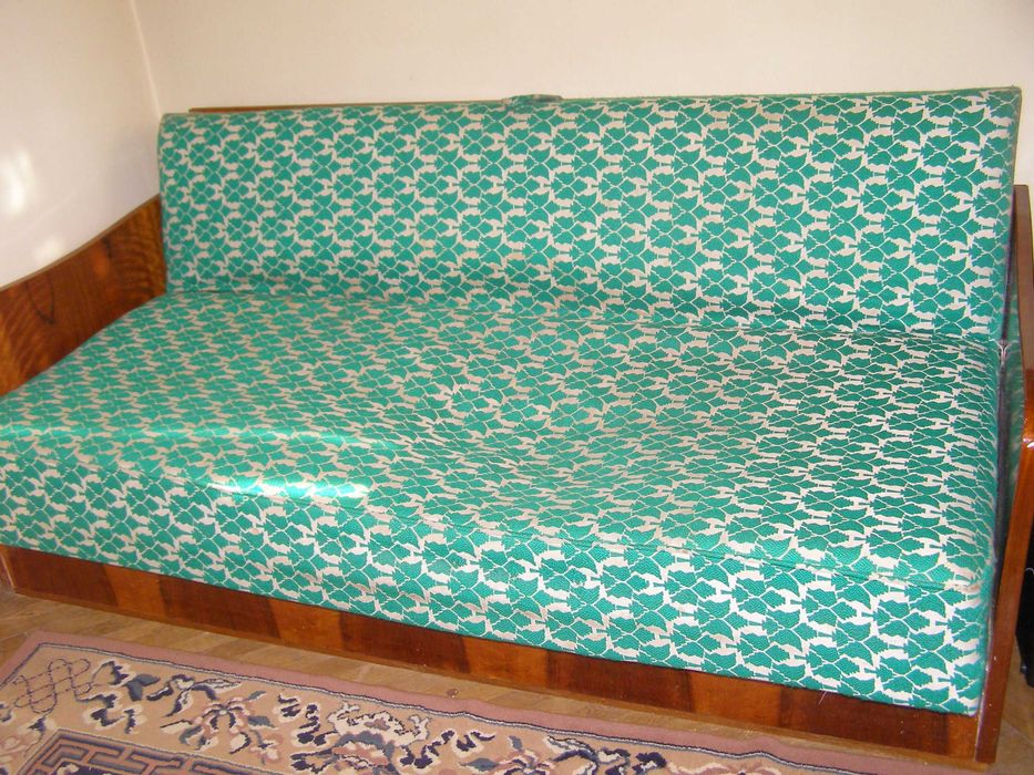 Dormeza rabatabila in stare foarte buna