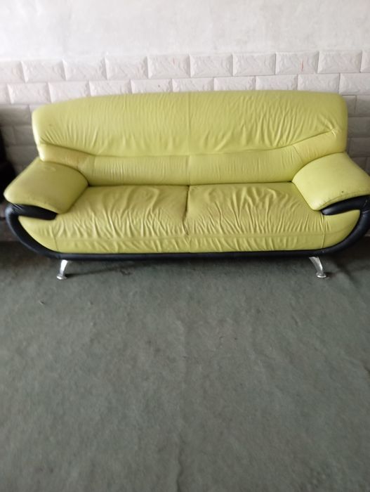 Мебель кожаные диван два кресло