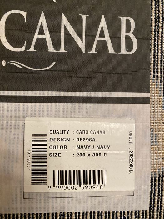 Килим чисто нов.