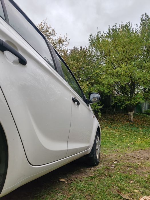 Hyundai i20 sau schimb cu o mașină mai mare