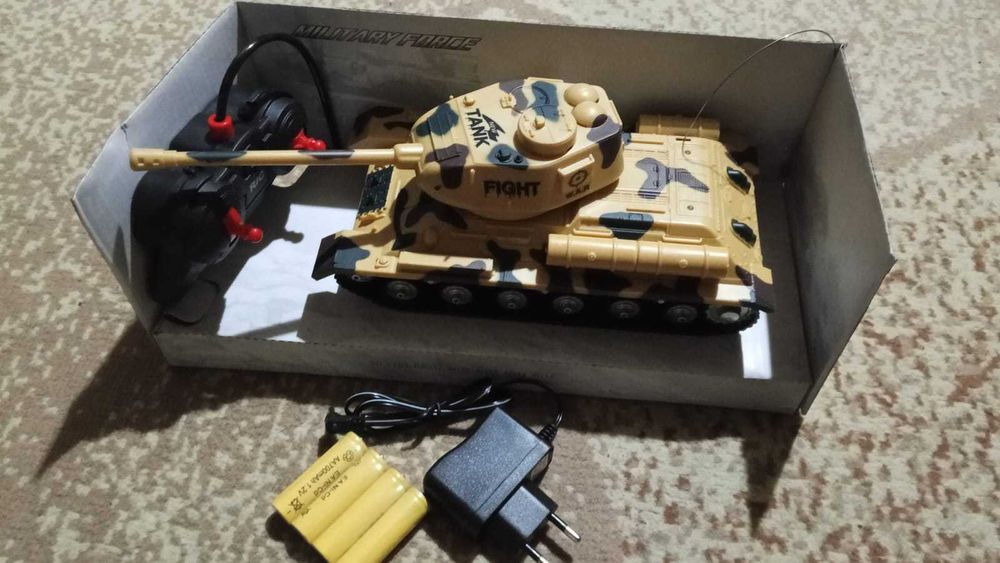 Продам машинки на пульте управления.