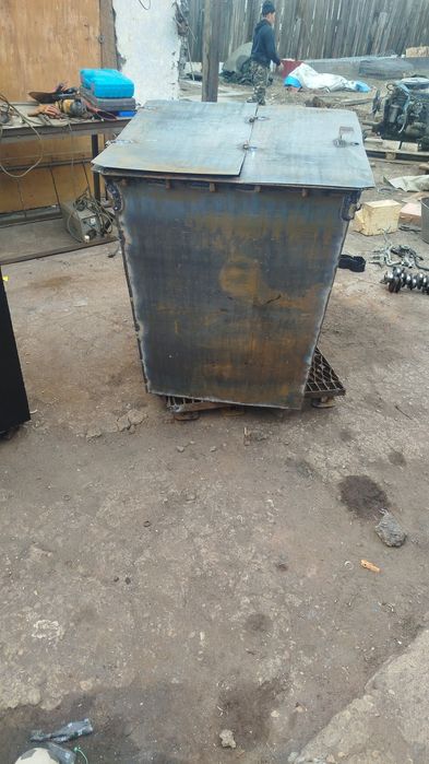 Мусорный контейнер бак