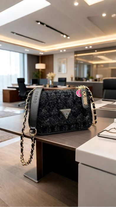 Дамска чанта Guess