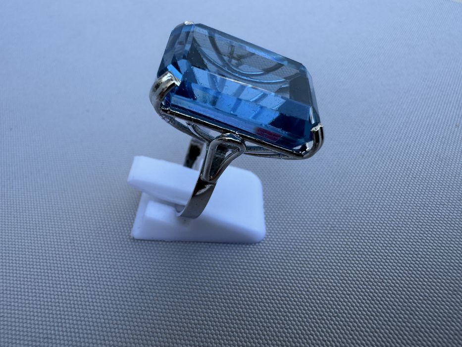 Inel din argint si topaz