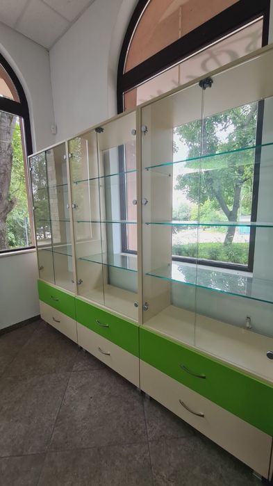 Мебели за пълно обзавеждане на аптека