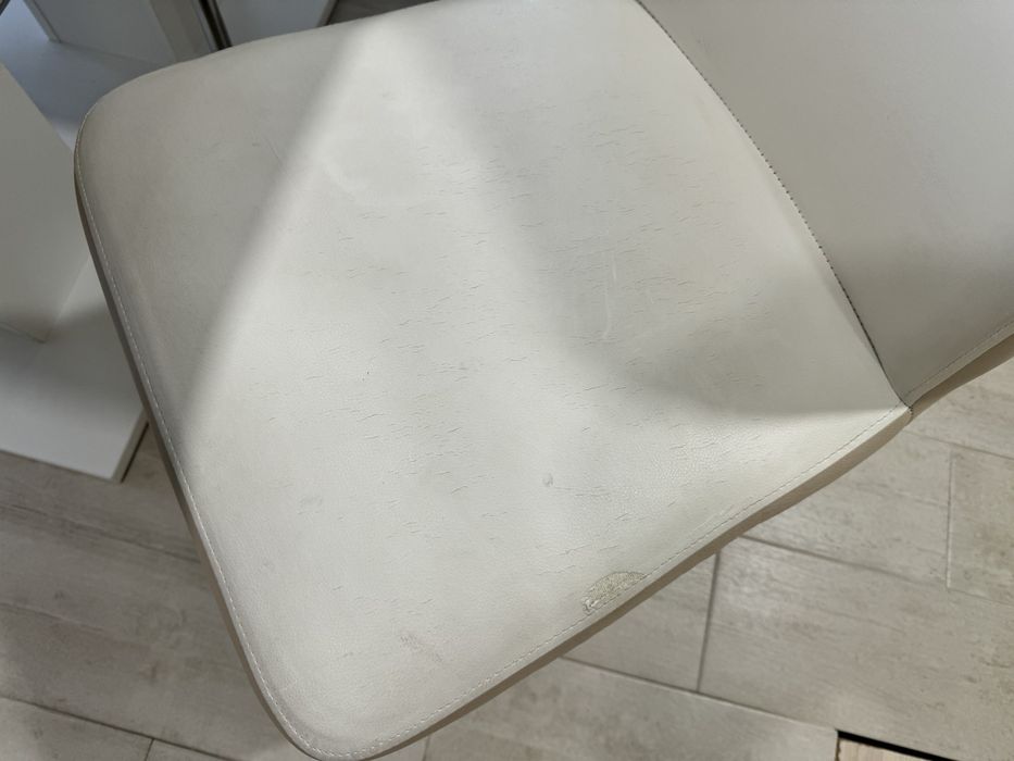 Трапезна маса със столове