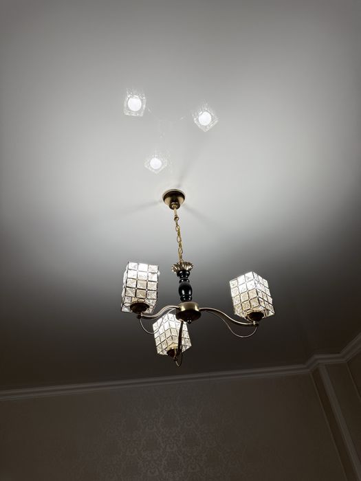 Есіктер , люстра , кронштейн