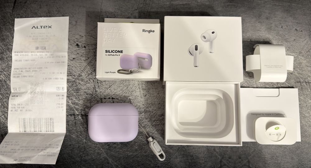 AirPods 3 Pro aproape noi