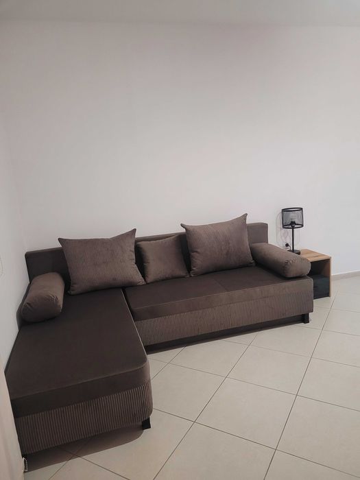 Ъглов разтегателен , чисто нов диван Делано