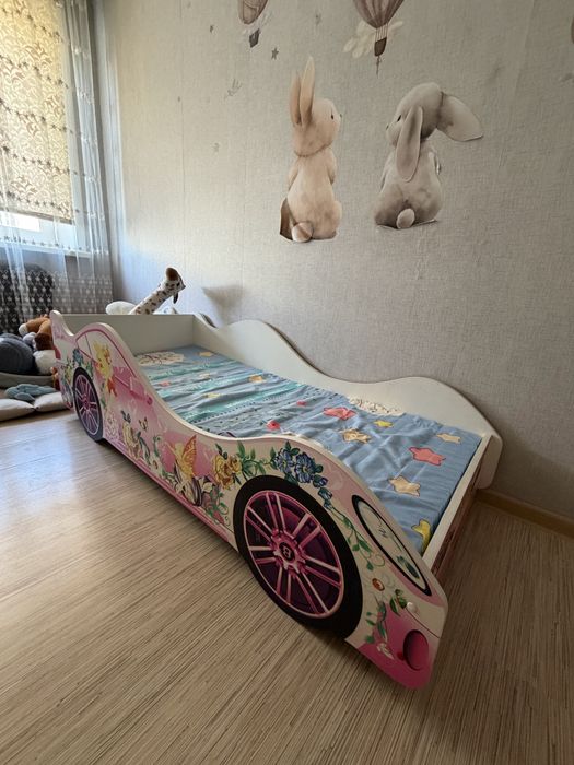 Детская кровать машина для девочки с матрасом