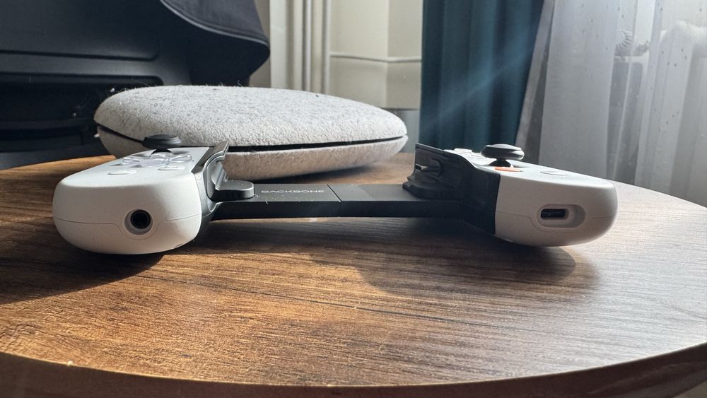 Backbone One PlayStation USB-C (iPhone / Android) + husă – pachet complet, ca nou