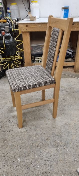 Producător scaune tapițate și mese din lemn masiv