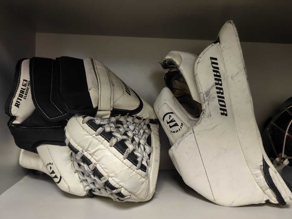 Вратарская хоккейная форма