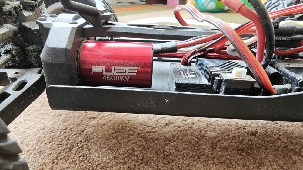 Losi Mini 8 тръги