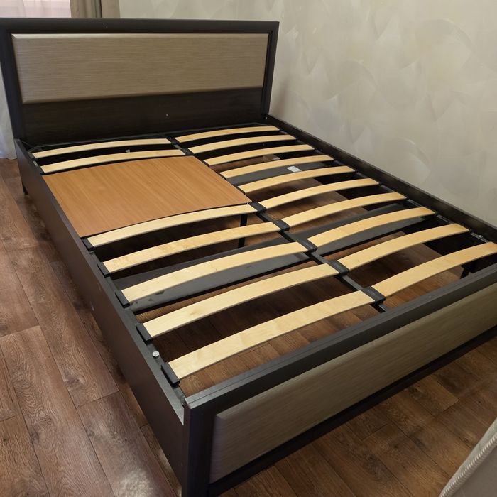 Двуспальная кровать