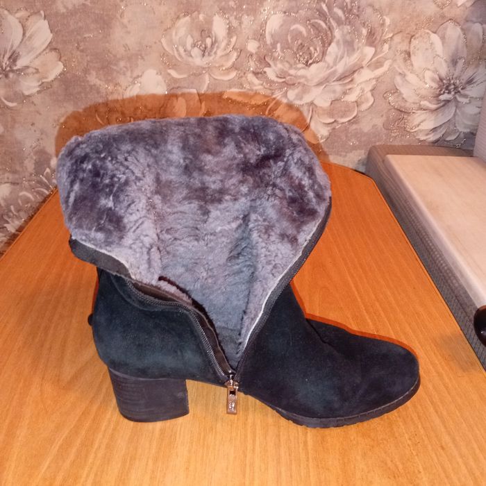 Продам кроссовки и сапоги зимние