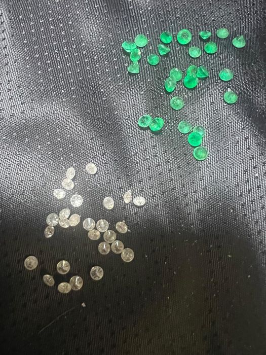 Продам драгоценные камни.Изумруды и бриллианты.