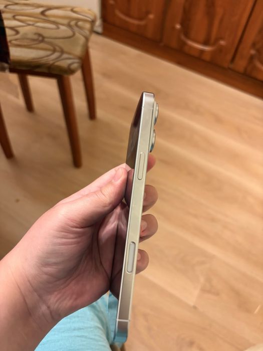 Продам IPHONE 16 pro max на 256гб