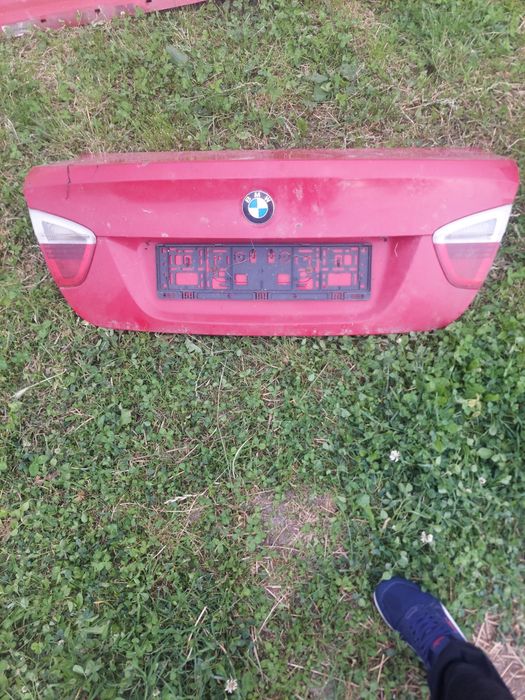 Piesele roșii E90 
Bara neagra F10
