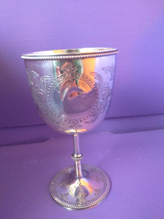 Продавам Английска сребърна чаша Mappin Webb около 1922 г кралска