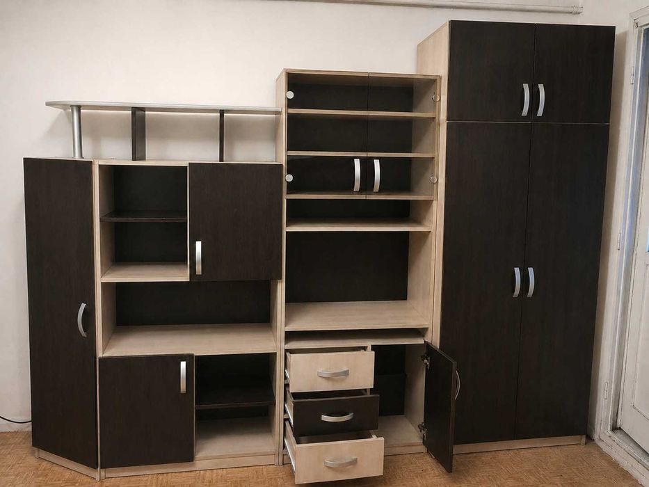 Set living complet + dulap haine – modern – stare foarte bună – preț avantajos, disponibil imediat