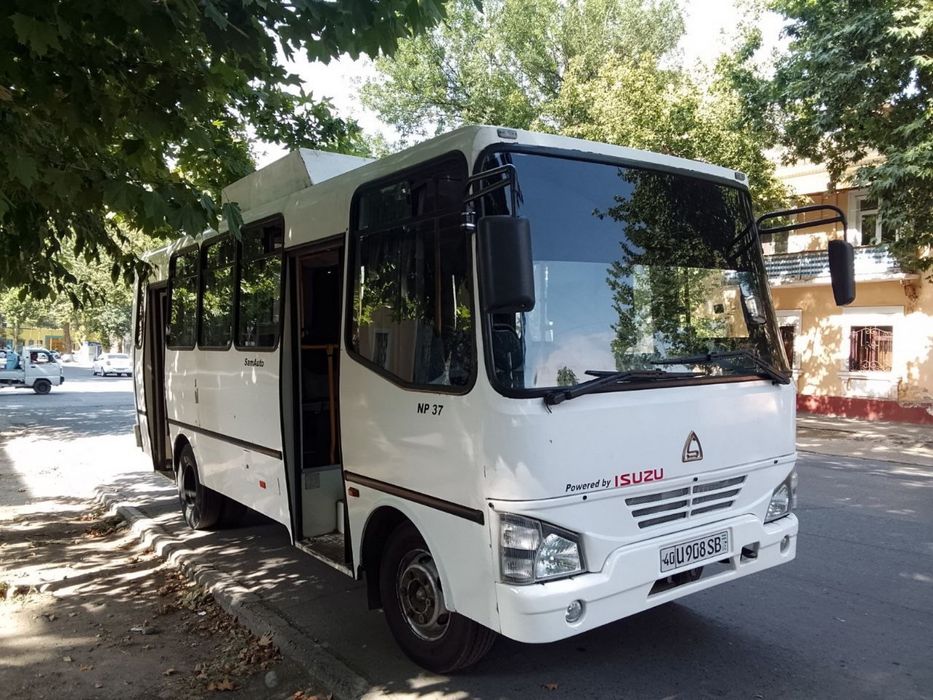 Isuzu Np37 2015 yili