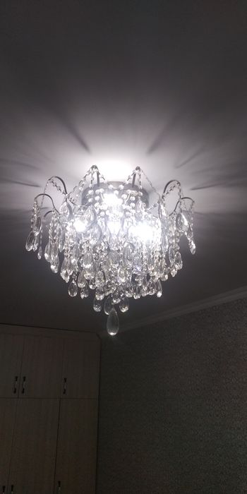 Продам роскошную люстру из стекла.