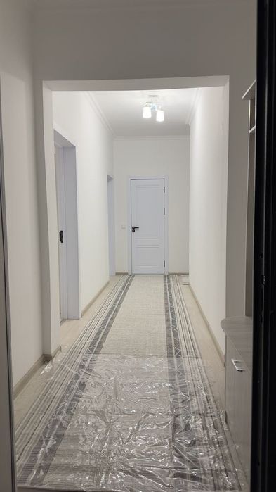 Mirzo Ulugʻbek tumani, Buyuk Ipak Yoʻli metro yaqinida. Bezmaklar.