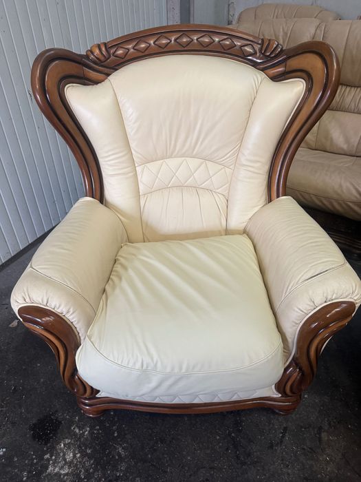 Гарнитура естествена кожа и един фотьойл