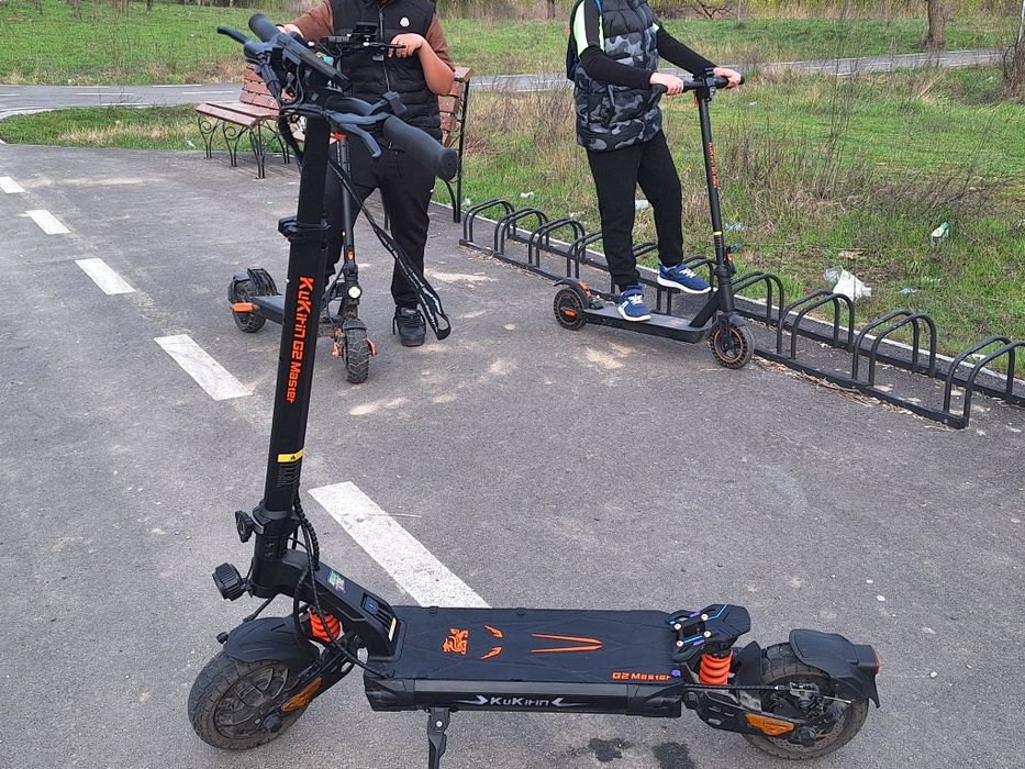 KUKIRIN G2 MASTER MODEL 2025 trotineta este impecabila zero zârieturii top speed 70km--80km