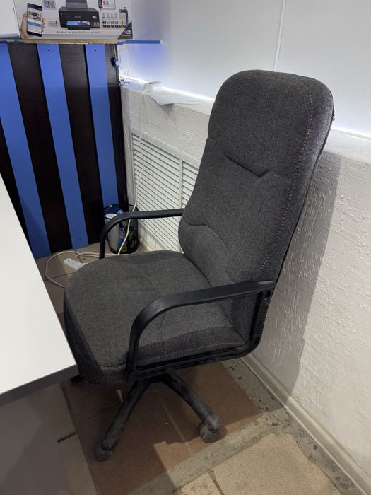 Продам офисный стол и кресло