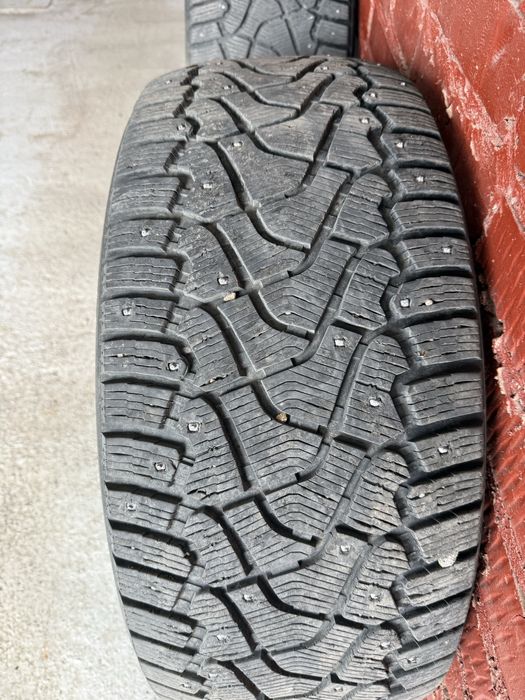 Зимние шипованные шины PIRELLI