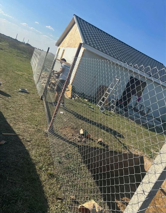 Vand teren cu casa nefinalizata