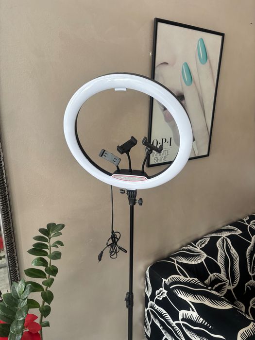 Стол за грим, лампа за грим и количка за грим