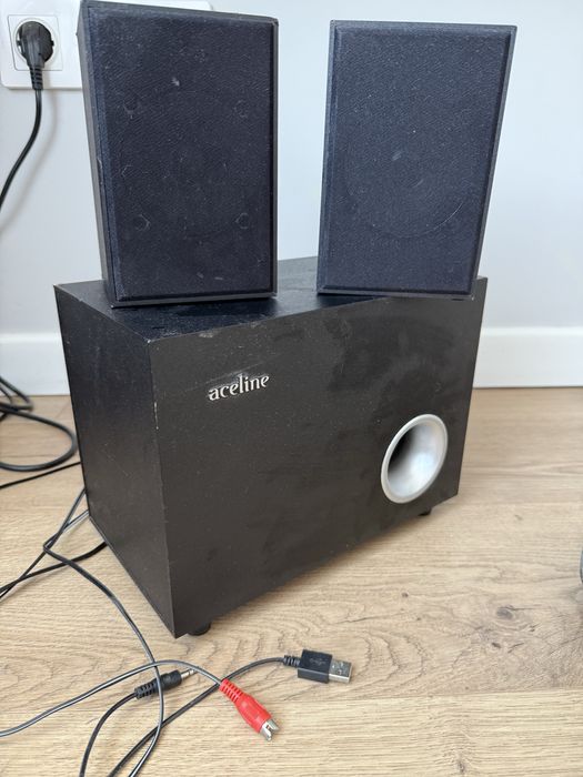 Продам колонки с саббуфером