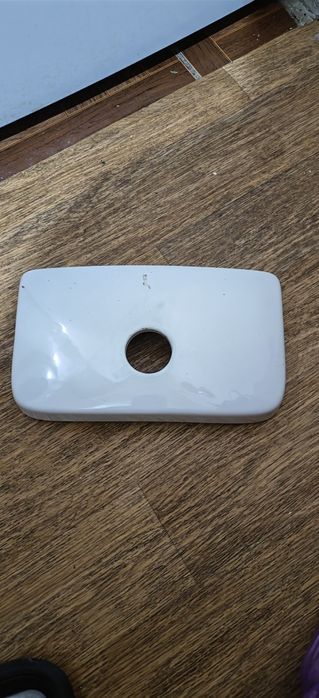 Крышка на бачок унитаза