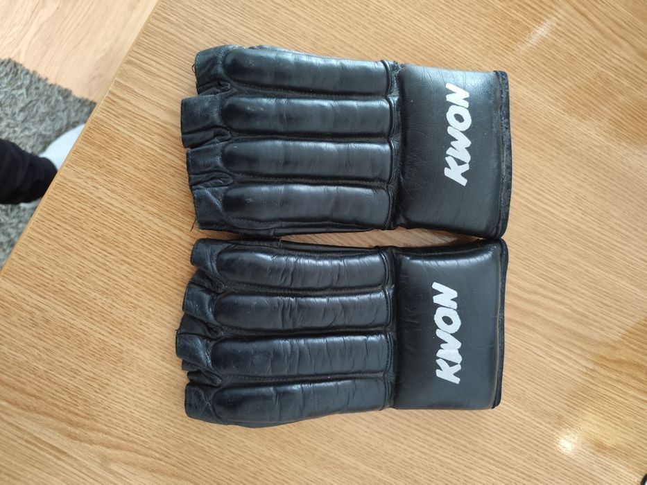 Vând mănuși MMA KWON originale piele