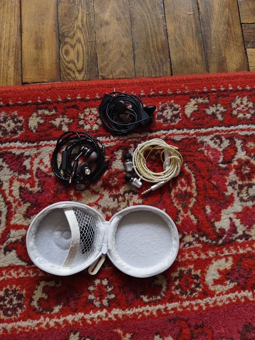 Наушники продам  срочно