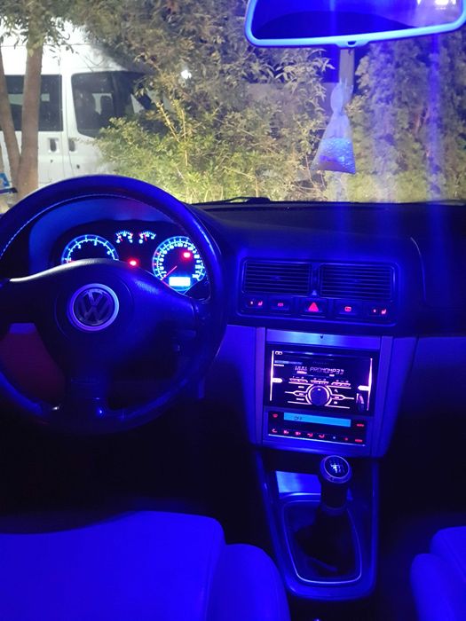 Продавам  Голф 4  арл    колата    не  се   продава   на части