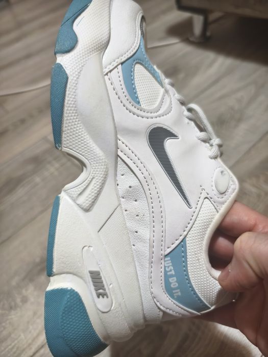 Кроссовки для подростков