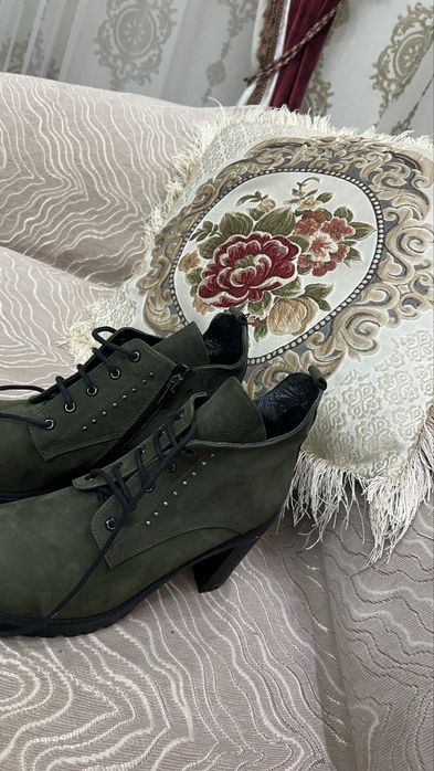 осенние каблуки в виде сапогах